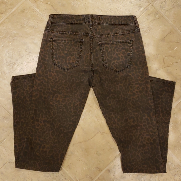 Bullhead Black Leopard Print Skinny Pants - Picture 2 of 5